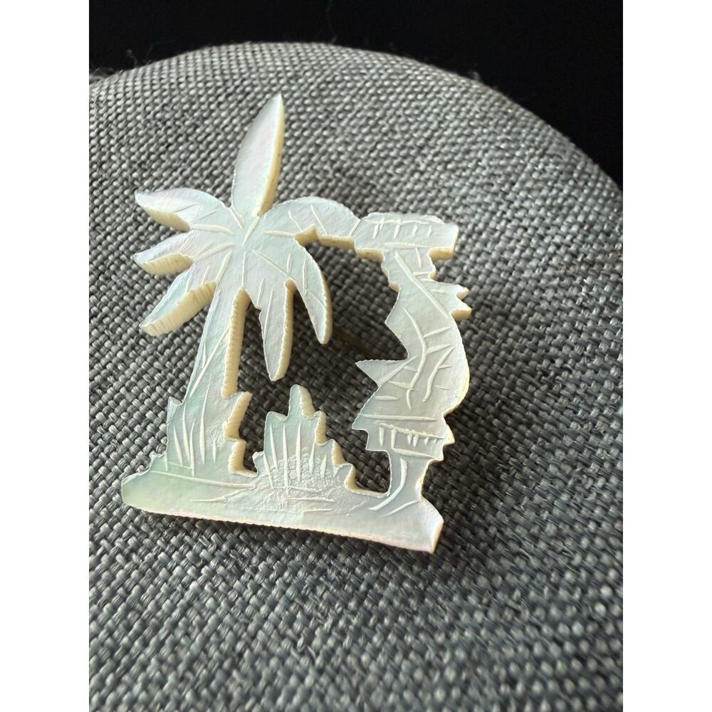 Vintage Mother Of Pearl MOP Shell Brooch Pin Coastal Travel Beach Art To Wear